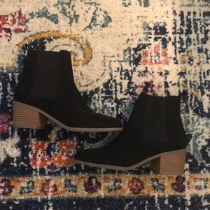 Forever 21 black booties NWOT